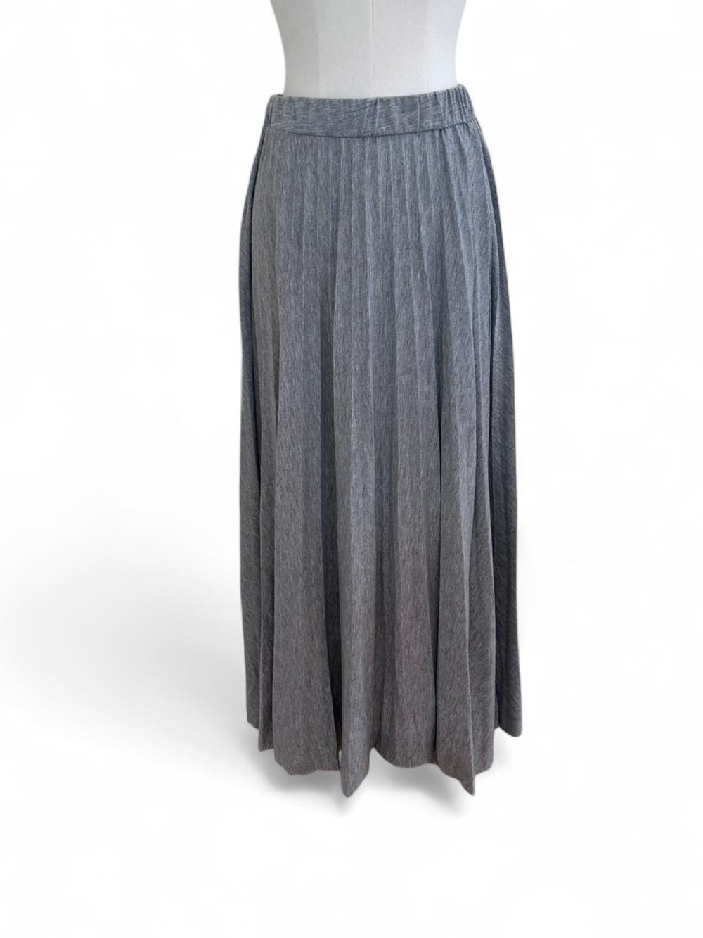 T Tahari Women's Gray Pleated Maxi Skirt - Small